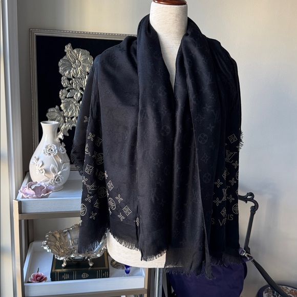 Luxury Black and Gold  studded Scarf - Picture 2 of 5